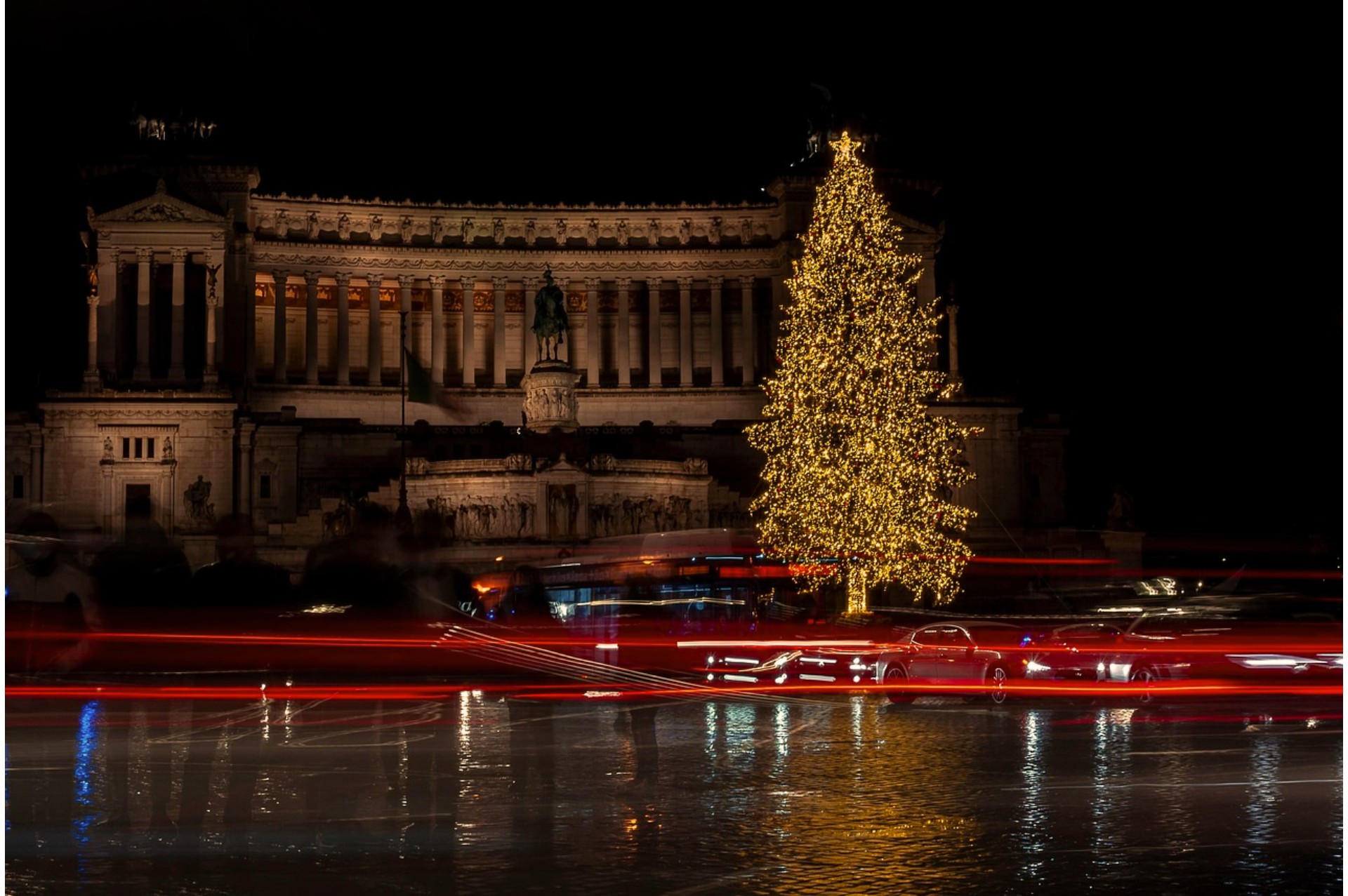 Christmas tree illuminated in front of the Altare della Patria in Rome at night