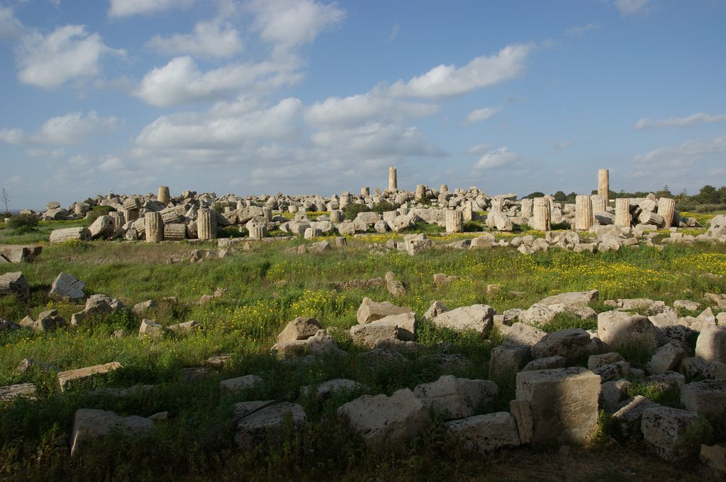 Parco Archeologico and Cave of Cusa