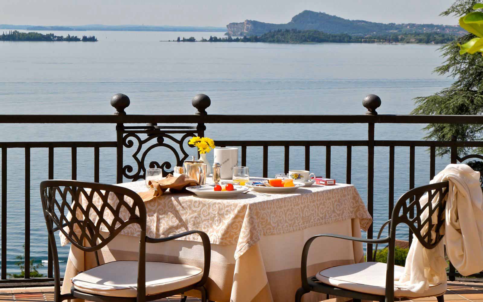 Breakfast by Lake Garda at Hotel Villa Del Sogno