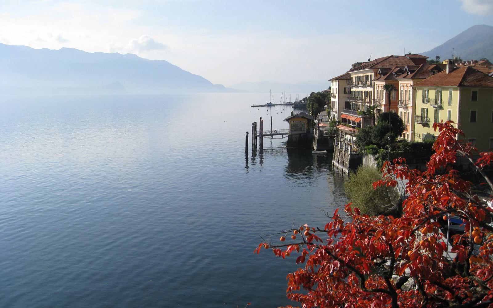 Panoramic view of Hotel Cannore Lakeside Resort