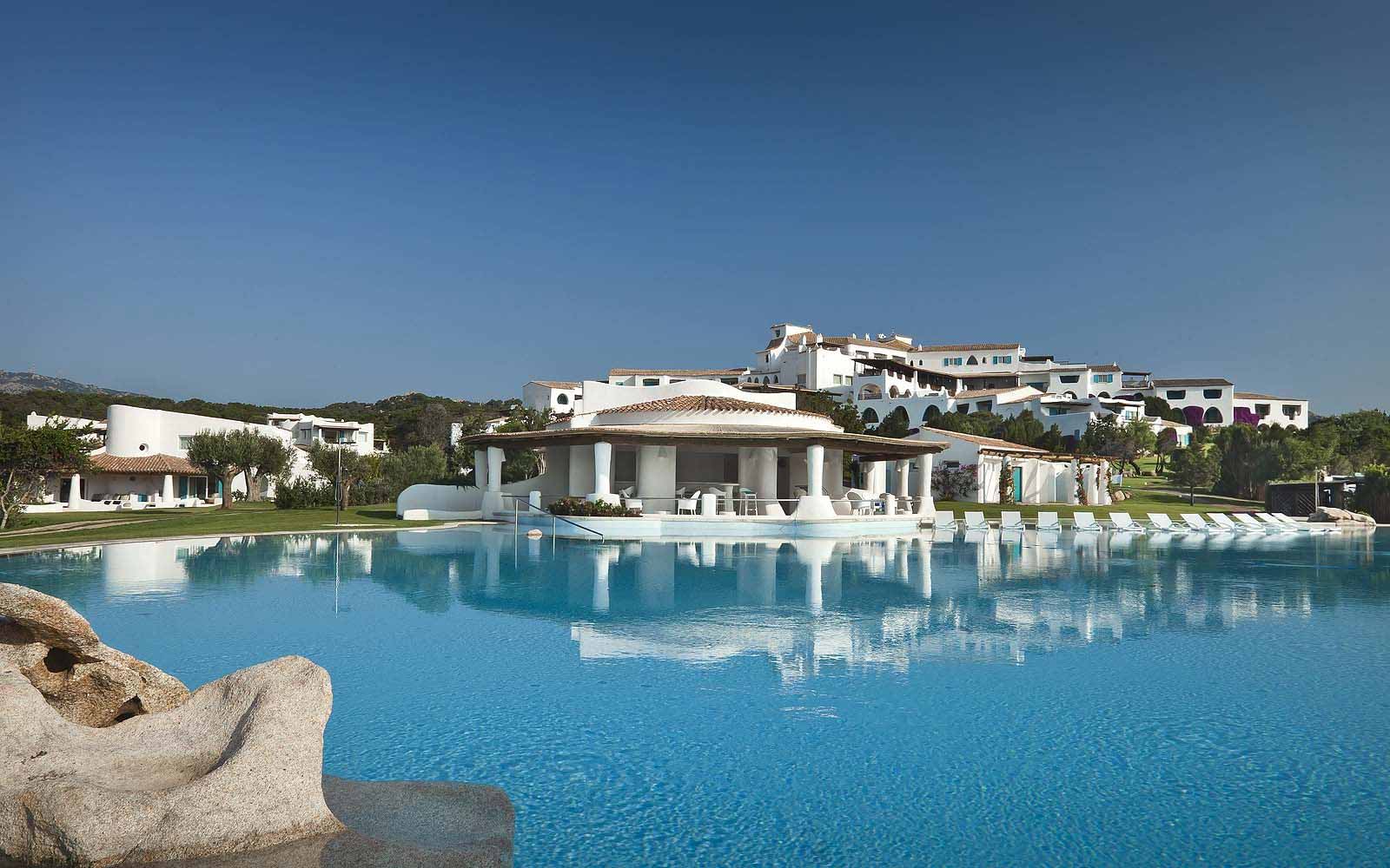 Swimming pool at the Hotel Romazzino