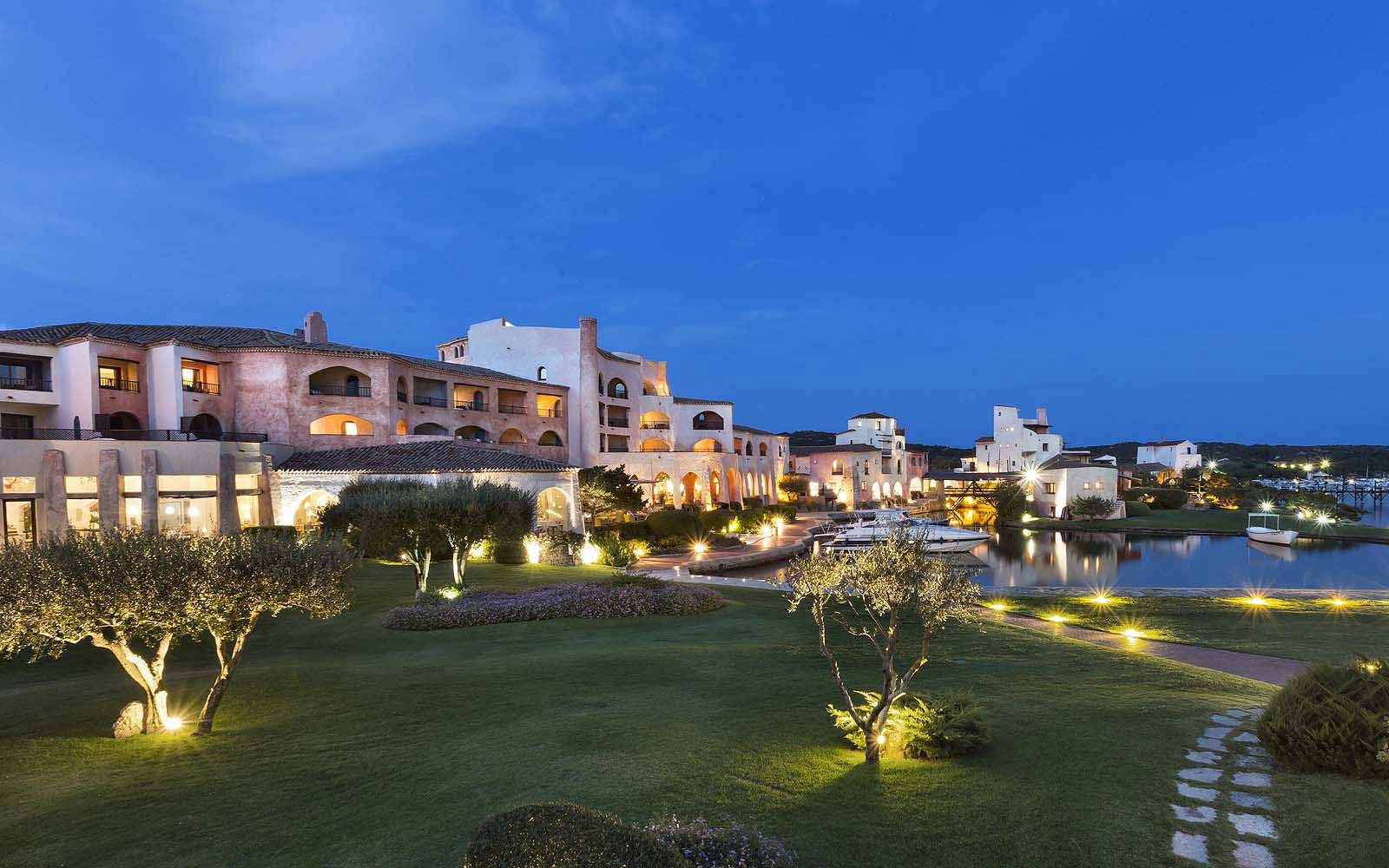 Hotel Cala di Volpe at night