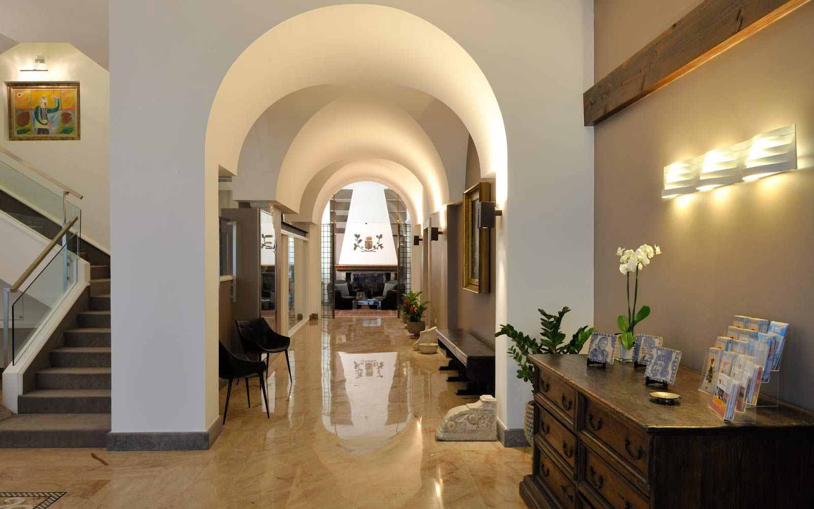 Reception hall at Hotel Principe Di Villafranca