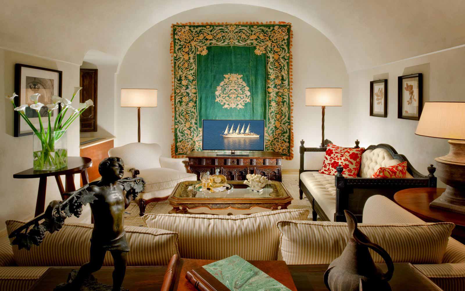 Lounge area in a deluxe room at Monastero Santa Rosa