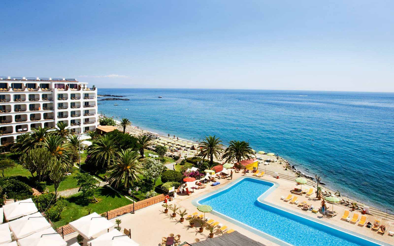 RG Naxos Hotel