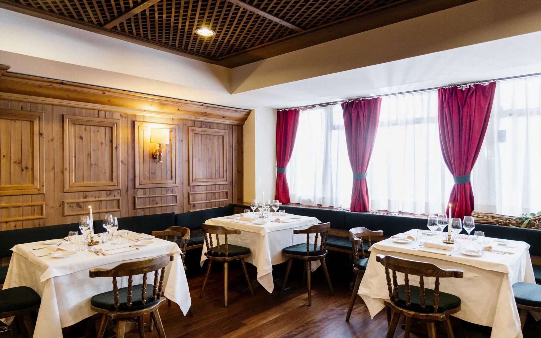 Hotel Alaska Restaurant