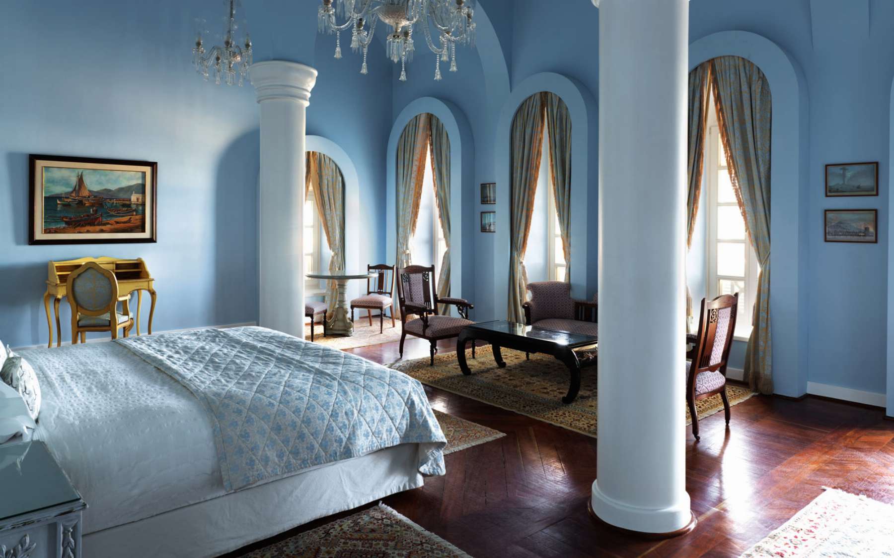 Le Maison Bleue
