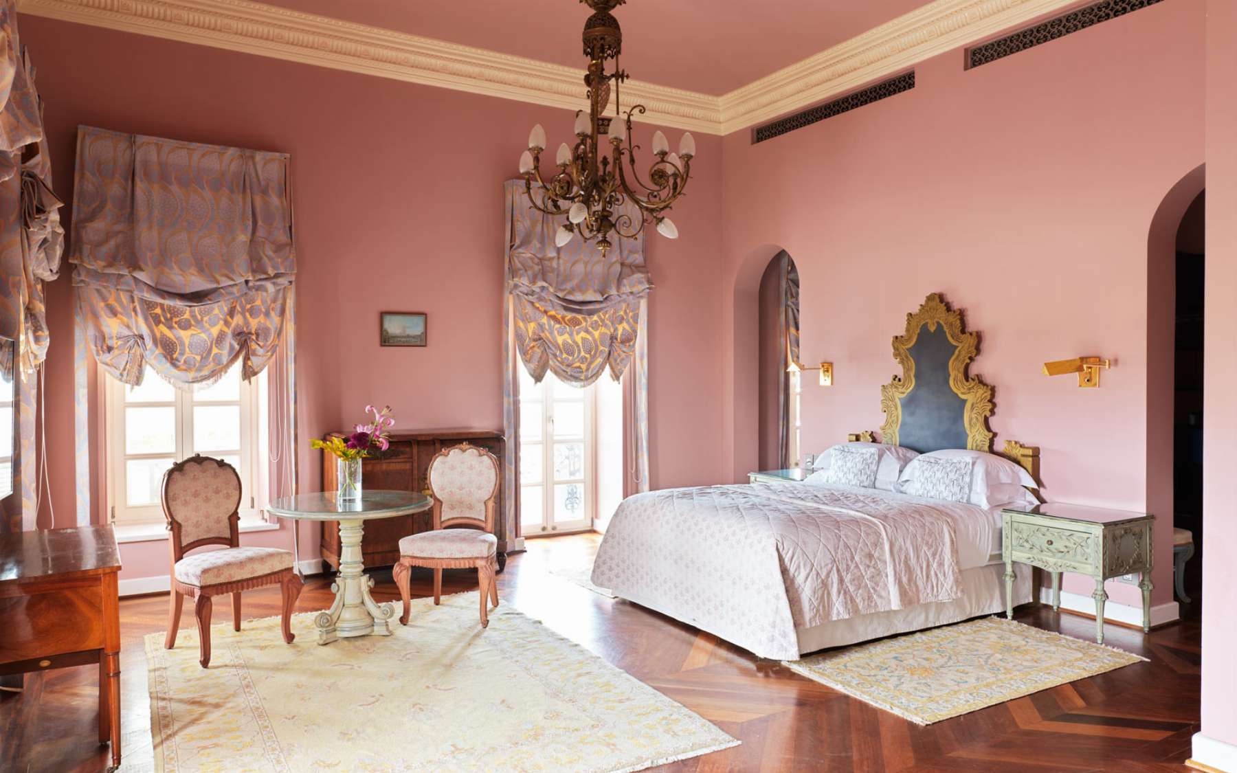 Le Maison Bleue