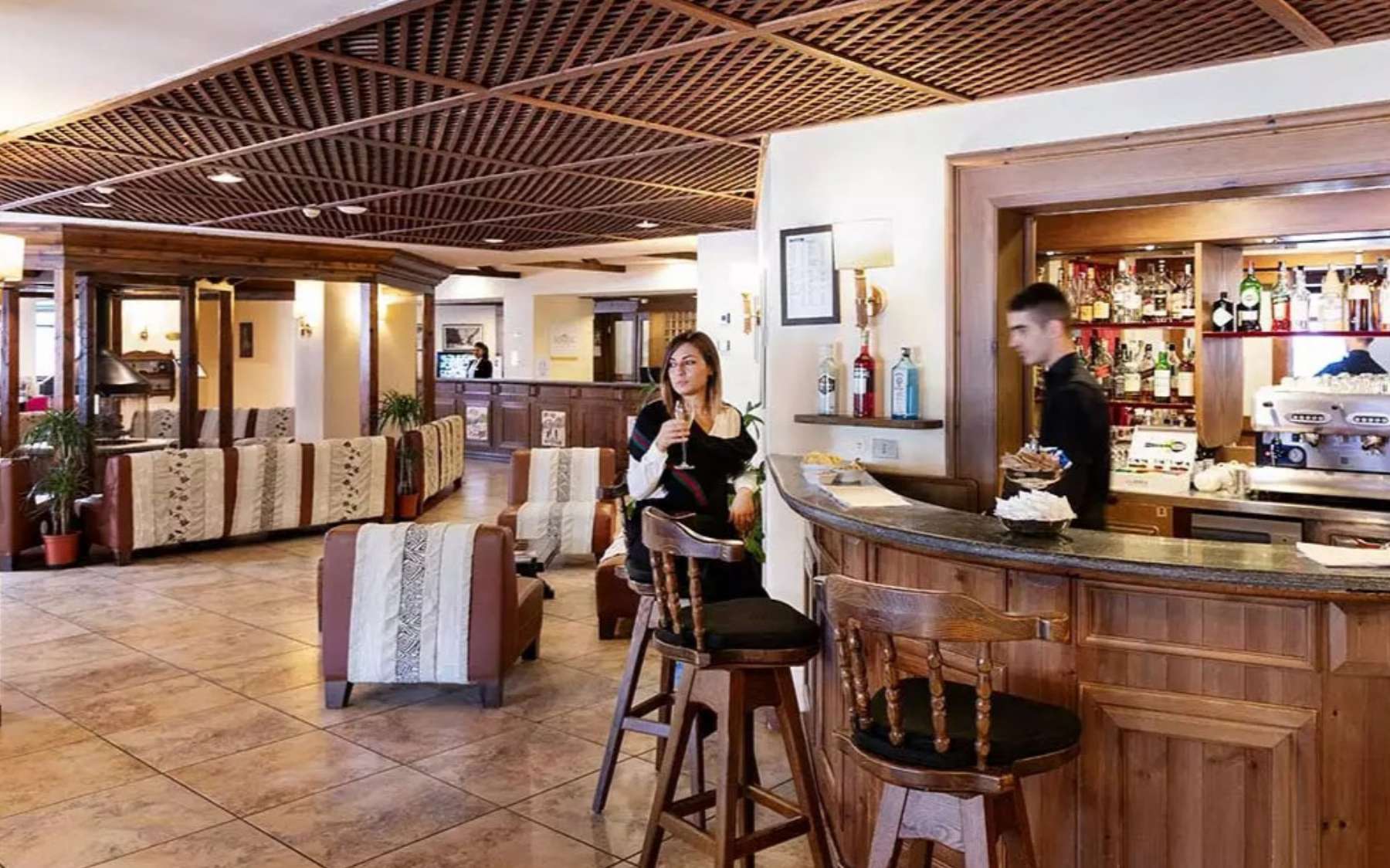 Hotel Alaska Lounge