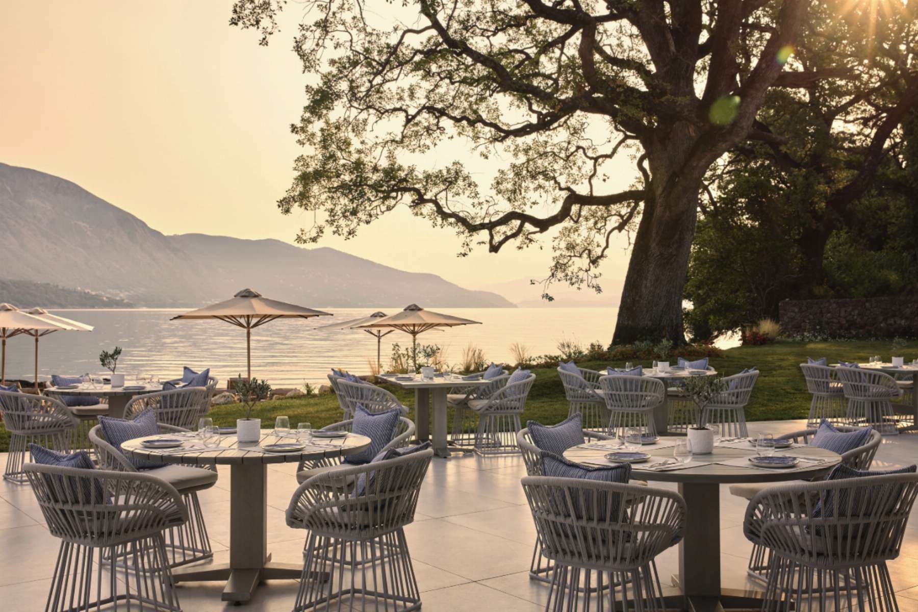 Ikos Odisia - Ouzo Restaurant
